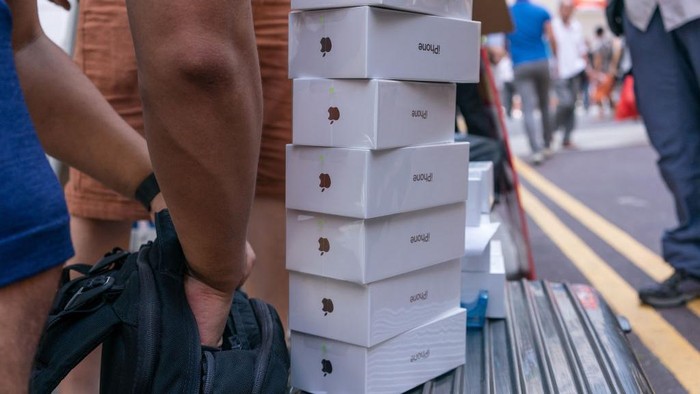 Kasus Penipuan Preorder iPhone oleh Saudari Kembar Rihana dan Rihani Menggemparkan Media Sosial