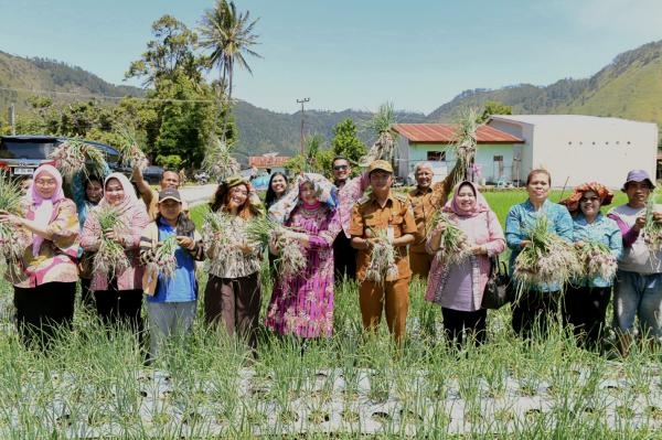 Ketua TP PKK Sumut Nawal Lubis Ajak Masyarakat Manfaatkan Tanah Subur untuk Jaga Ketahanan Pangan