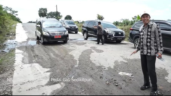 Mobil Tertarik dengan Sendirinya di Jalan Bermagnet di Kabupaten Deli Serdang, Video Viral di Media Sosial