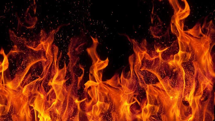 Pabrik Komponen Akumulator Listrik di Kabupaten Bogor Terbakar, Api Masih Membara