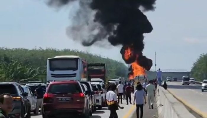 Pikap Terbakar Akibat Kecelakaan di Tol Medan-Tebingtinggi, Arus Lalu Lintas Terhenti