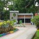 Warga Medan Menikmati Taman Bacaan Baru di Taman Beringin