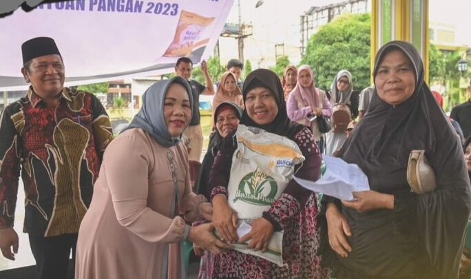 Pemerintah Kota Padangsidimpuan melalui PT. Pos Indonesia Salurkan Cadangan Beras Pemerintah Tahap II untuk Bantuan Pangan 2023