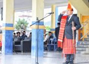 Elfin Elyas Pakai Ulos Batak dan Tunggal Panaluan saat Jadi Irup