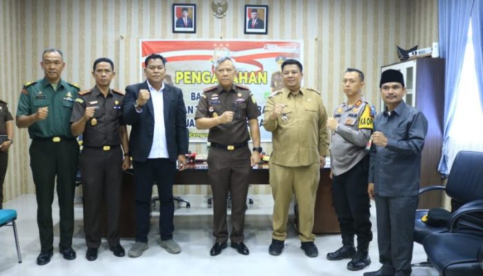 Bupati Samosir dan Kajati Sumut Terima Penghargaan atas Program Jaga Desa dan Pengembalian Uang Pengganti