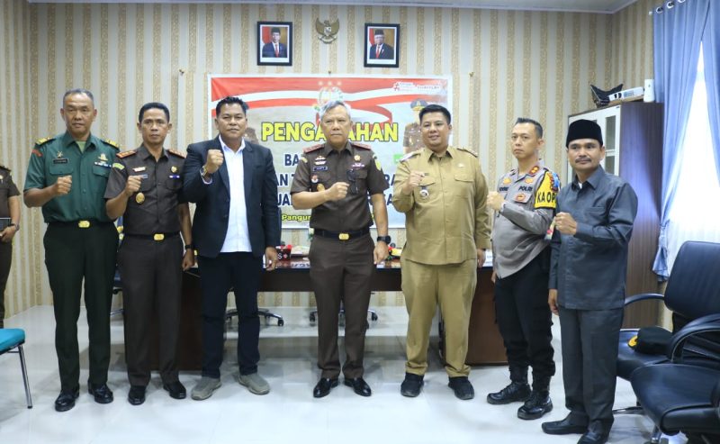 Bupati Samosir dan Kajati Sumut Terima Penghargaan atas Program Jaga Desa dan Pengembalian Uang Pengganti