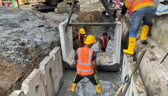 Pemko Medan Memperbaiki Saluran Drainase di Jalan Jermal XVII untuk Mengatasi Genangan Air