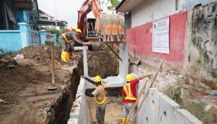 Pemko Medan Perbaiki Saluran Drainase di Jalan Brigjend Katamso untuk Mengatasi Genangan Air
