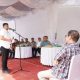 Wali Kota Medan Memperkenalkan Sepatu Lokal Buatan UMKM dalam Momentum Groundbreaking Pembangunan Kolam Retensi USU