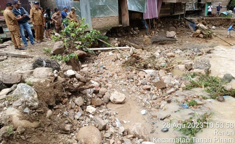Banjir Bandang Terjang Desa Kuta Buluh dan Dusun Lau Petundal: Pemerintah Dairi Bergerak Cepat untuk Penanganan