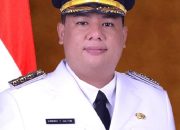Bupati Samosir Vandiko Gultom Terima Penghargaan Anugerah Keterbukaan Informasi Publik (KIP)