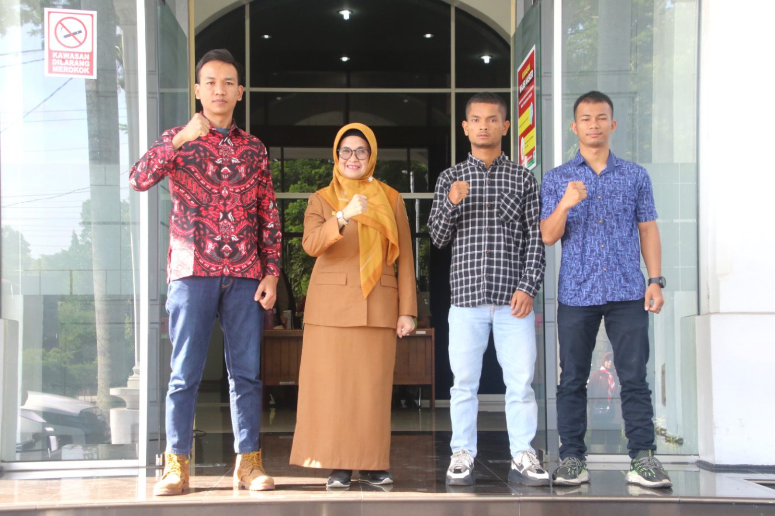 Wali Kota Pematang Siantar Berangkatkan Dua Atlet PSSC ke Ajang One Pride MMA