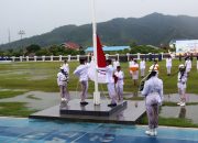 Walaupun Diguyur Hujan Upacara Penurunan Bendera di Tapteng Sukses