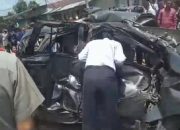 Minibus Hitam Tabrak Kereta Api di Tebing Tinggi, 2 Tewas dan 2 Kritis