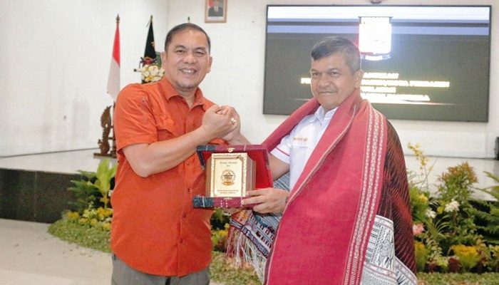 Pj Bupati Tapteng Ulosi Pangdam I/BB di Acara Pelantikan Perbakin se-Kawasan Pantai Barat