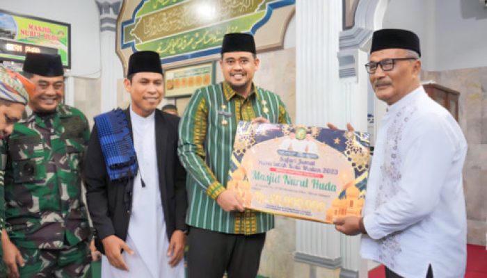 Bobby Nasution dan Pimpinan Perangkat Daerah Sumbang Rp100 Juta untuk Pembangunan Menara Masjid Nurul Huda