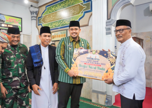 Bobby Nasution dan Pimpinan Perangkat Daerah Sumbang Rp100 Juta untuk Pembangunan Menara Masjid Nurul Huda