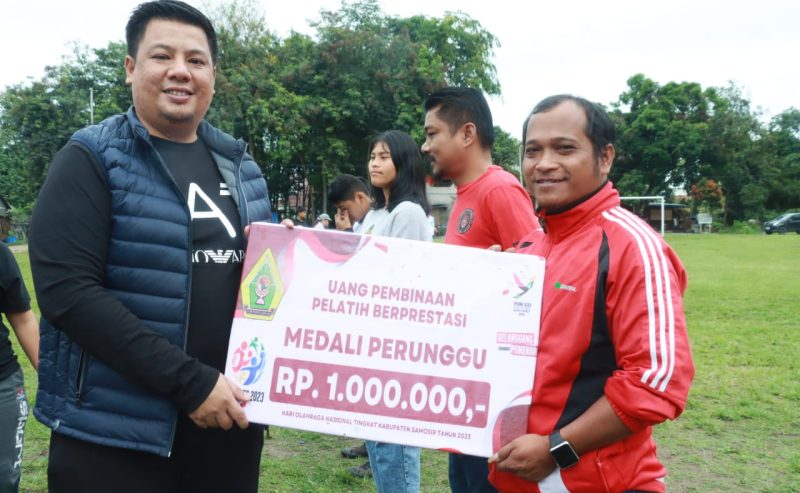 Bupati Samosir Pimpin Upacara Peringatan Hari Olahraga Nasional dan Apresiasi Atlet Berprestasi