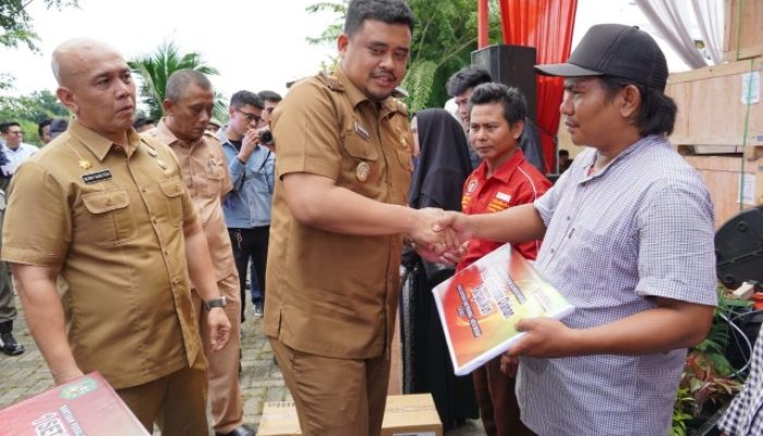 Wali Kota Medan, Bobby Nasution, Serahkan Bantuan dan Dorong Perkembangan UMKM pada Pameran Dagang Lokal