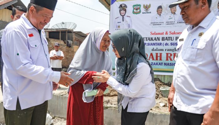 Wali Kota Siantar Memimpin Peletakan Batu Pertama Program Bedah Rumah oleh BAZNAS