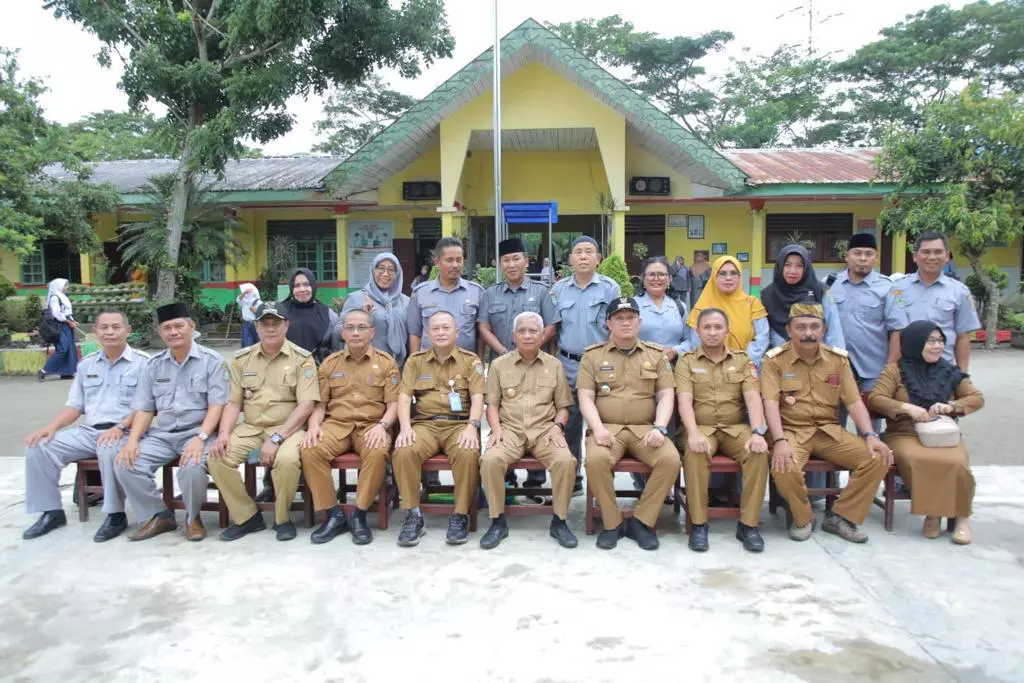 Bupati Asahan H. Surya, BSc, Beri Semangat Kepala Sekolah UPTD SD dan SMP se-Kecamatan Aek Kuasan