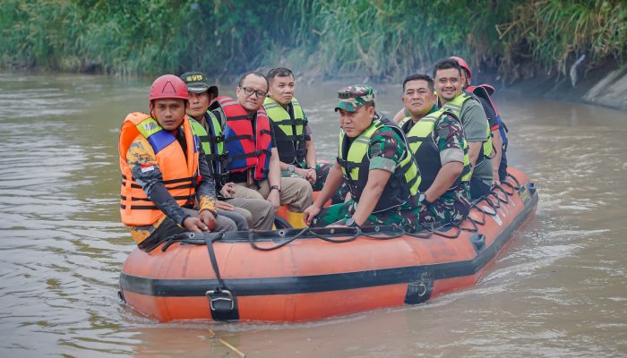 Bobby Nasution dan Pangdam I/BB Susuri Sungai Deli untuk Pantau Progres Gotong Royong