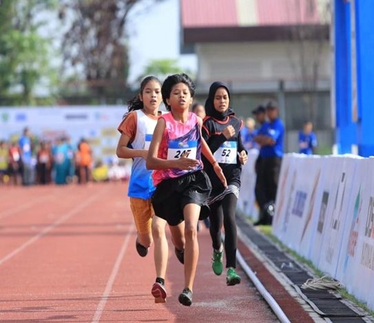 Bupati Dairi Dr. Eddy Keleng Ate Berutu: Kesia Sihotang Harumkan Nama Kabupaten Dairi