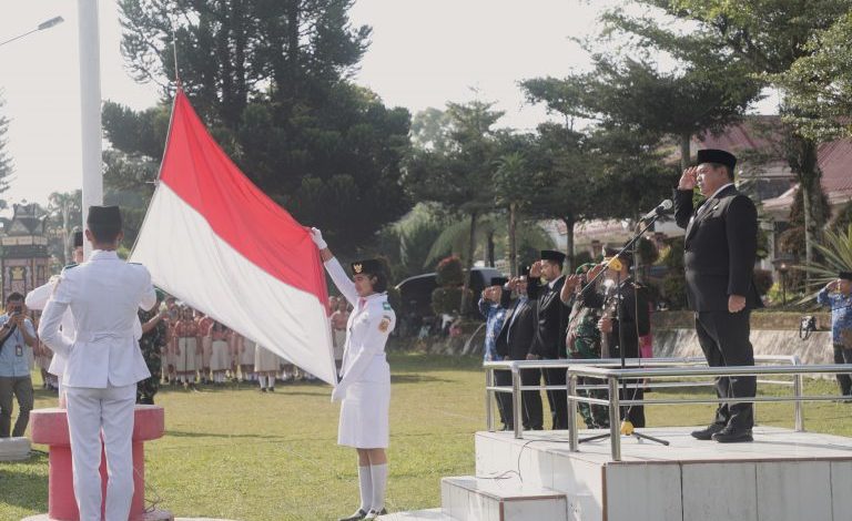 Bupati Dairi Dr. Eddy Keleng Ate Berutu Memimpin Peringatan Hari Sumpah Pemuda ke-95