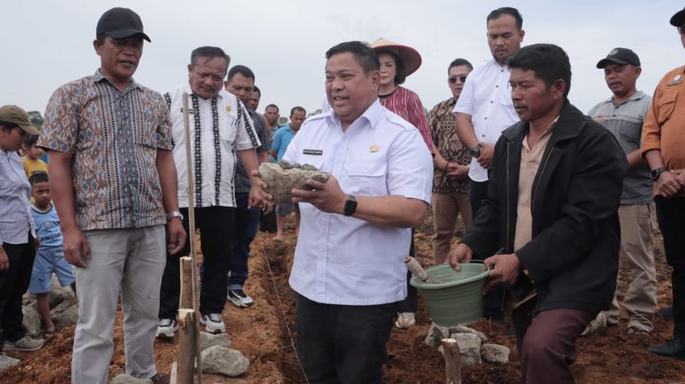 Bupati Dairi Eddy Berutu Tingkatkan Pertanian Melalui Pengembangan Pupuk Organik