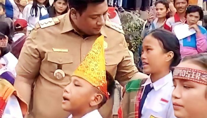 Bupati Samosir Berikan Tambahan Anggaran Pembangunan untuk Program Bunga Desa