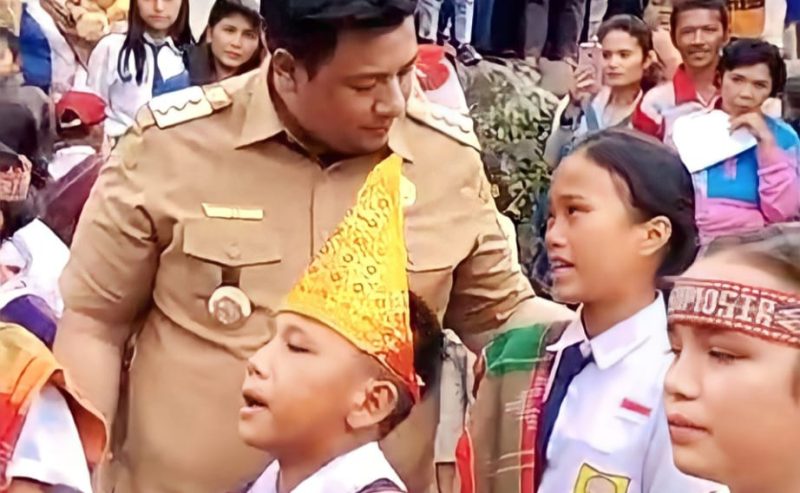 Bupati Samosir Berikan Tambahan Anggaran Pembangunan untuk Program Bunga Desa