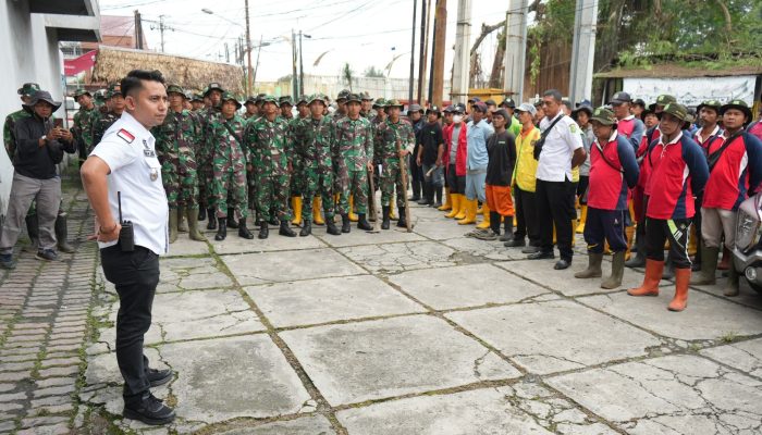 Gotong Royong Peduli Deli Bersihkan Sungai Deli di Medan