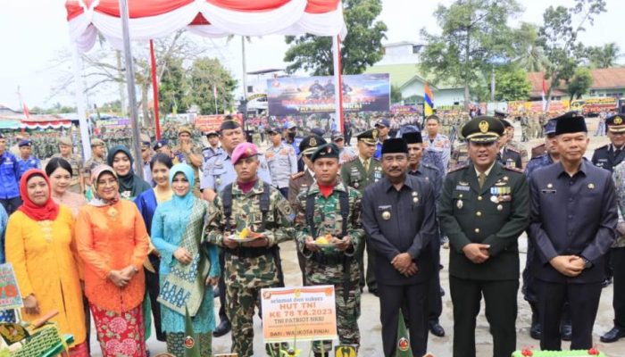 Wali Kota Binjai dan Ibu Hadiri Upacara Peringatan Hari Ulang Tahun ke-78 TNI