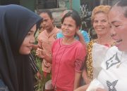 Temui Langsung Masyarakat, Partai NasDem Sibolga Bagikan Beras Untuk Rakyat