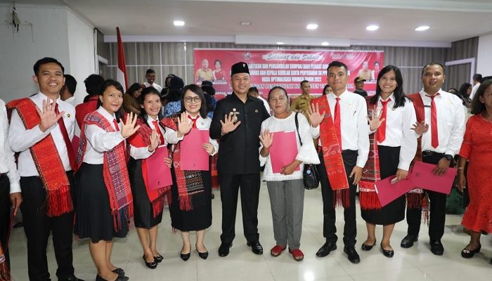 Bupati Taput Lantik Pejabat Sekaligus Serahkan SK PPPK Tenaga Teknis 2022