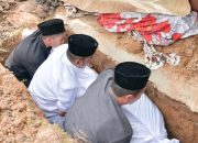 Tak Kuasa Kehilangan Sahabatnya, Bakhtiar Sibarani Antar Jenazah Wawan Hingga ke Liang Lahat