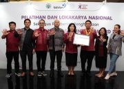 Bupati Nikson Nababan Terima Penghargaan Desa Bebas Stunting Award 2023