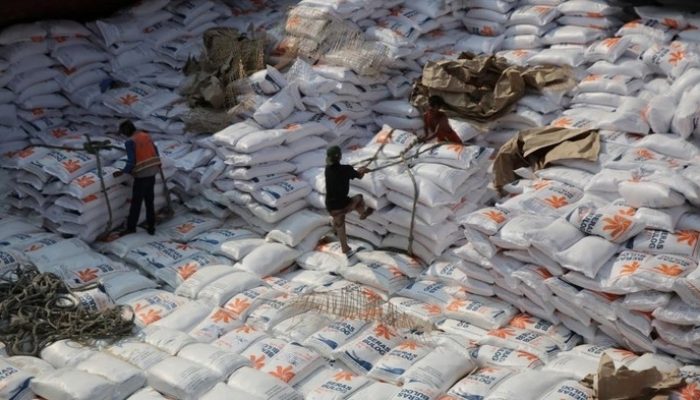 Bulog Akan Impor 1 Juta Ton Beras, Masuk Lewat 28 Pelabuhan untuk Percepatan Pasokan