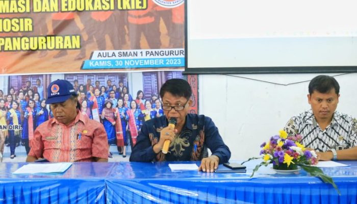 Bupati Samosir diwakili Asisten I Drs. Tunggul Sinaga, M.Si Buka Sosialisasi KIE Rawan Bencana di Sekolah Pangururan