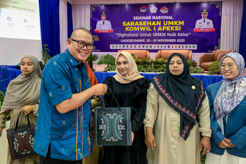 Digitalisasi untuk UMKM Naik Kelas: Suksesnya Seminar Nasional di Lhokseumawe