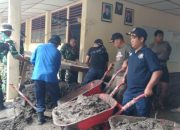 Pemerintah Kabupaten Samosir Bersama TNI/POLRI dan BPBD Lakukan Aksi Bersih-bersih Pasca Banjir di SMP N 2 Harian