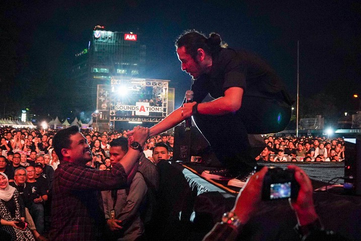 Pentolan Dewa 19 Sapa Hangat Wali Kota Medan dalam Pesta Rakyat Spektakuler