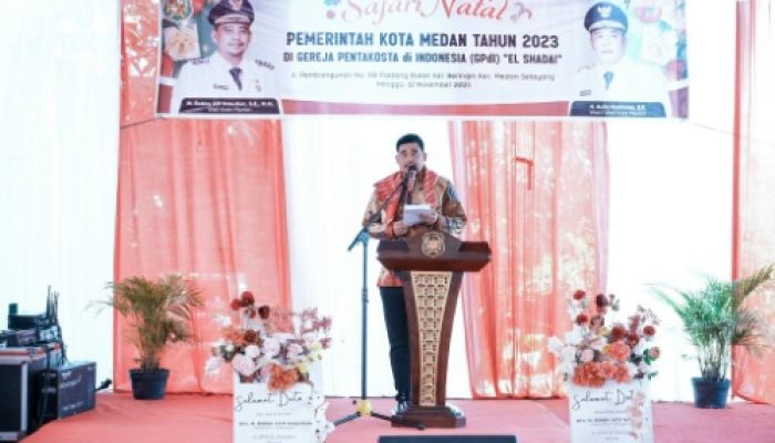 Wali Kota Medan Berikan Pembaruan Pembangunan dalam Safari Natal di GPdI El Shaddai