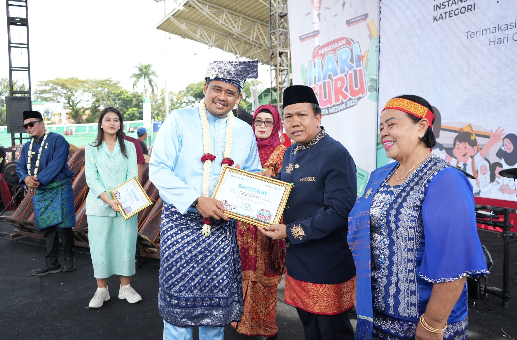 Wali Kota Medan Bobby Nasution Hadirkan Kejutan pada Hari Guru Nasional