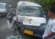 Mobil L-300 Tabrak Angkot di Tapteng, Sopir Tewas 8 Penumpang Dilarikan ke Rumah Sakit