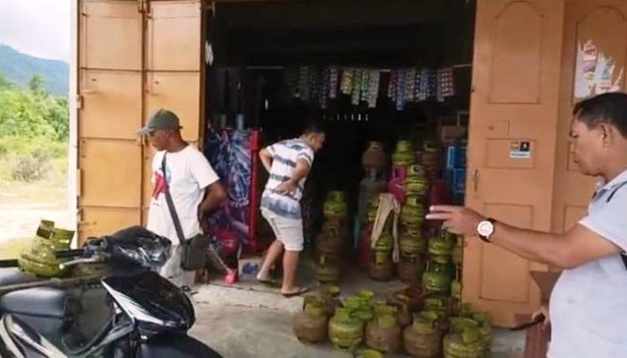 Disperindag Tapteng Sidak Toko Kelontong, Temukan Pelanggaran Distribusi Gas Elpiji 3 Kg Bersubsidi