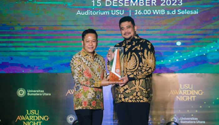 Bobby Nasution Dianugerahi Penghargaan Tokoh Peduli Pendidikan di USU Awarding Night