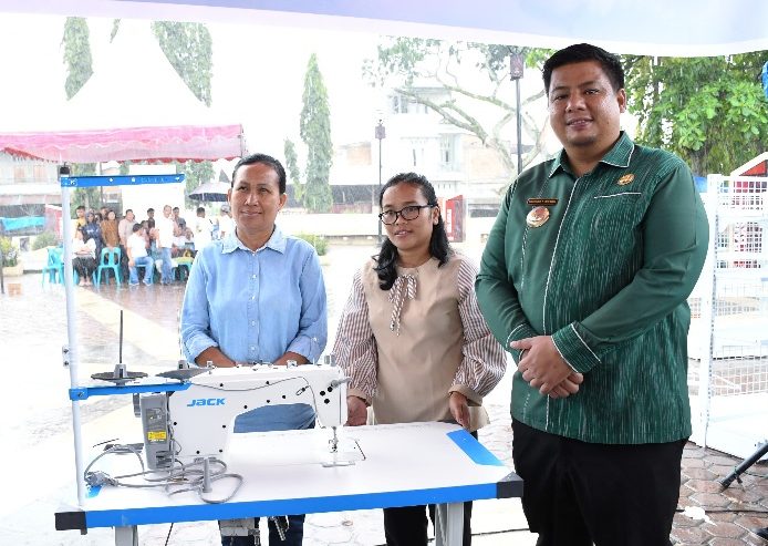 Bupati Samosir Fasilitasi Pelaku UMKM dengan Bantuan dan Dorongan Pengembangan