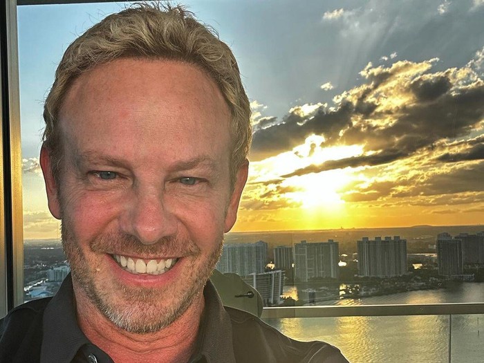 Aktor Ian Ziering Alami Serangan Brutal dari Geng Motor di Malam Tahun Baru