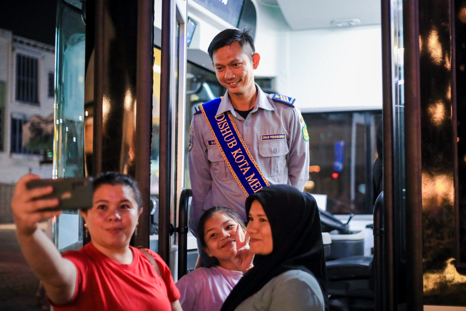 Antusiasme Tinggi Warga Kota Medan Terhadap Bus Listrik
